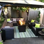 Cozy And Modern 3 Bedroom In Central Location!