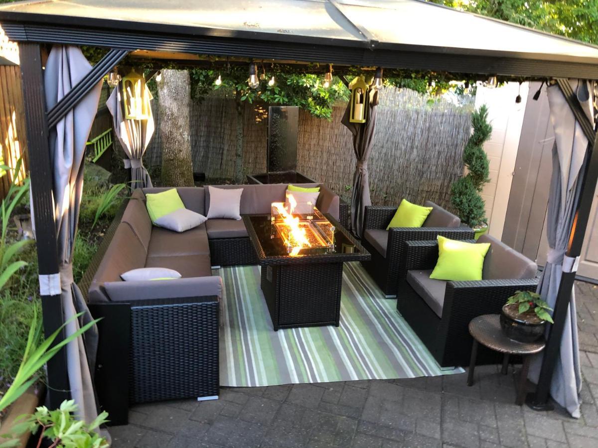 Cozy And Modern 3 Bedroom In Location! Ferienhaus *